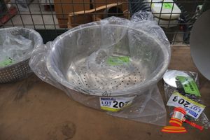 207 · S/S CHINESE COLLANDER 38CM
