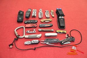 38 · 20 X ASSORTED MULTIPURPOSE TOOLS AND POCKET KNIVES