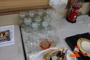 BUNDLE OF GLASS JARS AND GLASSWARE