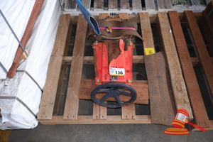 1 X WEY KNIFE GATE VALVE, MODEL: VMA/JS400-15/1.4301/25, DN250, ANSI150, 220MM OPENING, ON A PALLET, POSS UNUSED. (B7777698), (PO 081952899/02, PLANT# 1001)