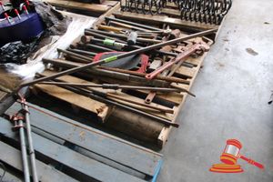 43 · PALLET OF ASSORTED TOOLS, INCLUDING CROWBARS, SLEDGE HAMMERS ETC. ( 170841-45 )
