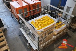 102 · ASSORTED SCAFFOLDING COMPONENTS, INCLUDES: CLEAR PLASTIC STORAGE CONTAINERS, YELLOW PLASTIC BRACKETS, METAL THREADED RODS / ADJUSTABLE LEGS, METAL TUBE SECTIONS (SOME MARKS, USED), IN A METAL CAGE