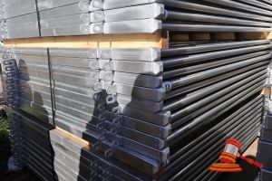 10 X 2.1m X 1.8m Portable Cattle Panels, Poss Unused Bag Bolts Etc Attached.