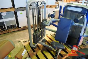 52 · SHOULDER PRESS MACHINE WITH WEIGHT STACK, 90KG CAPACITY, ON A PALLET (USED CONDITION, SOME MARKS)