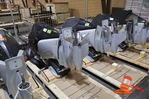 2 X 2023 Mercury Verado 300hp Outboard Motors L6 Standard And Counter Rotation, Engine Hours 1925 Used Condition With Marks) (Dot A 22705, Dot A 22706)
