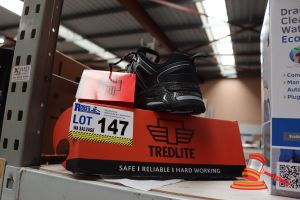 Tredlite Safety Shoes, Model: Docklands, Size: 7.5, Colour: Black