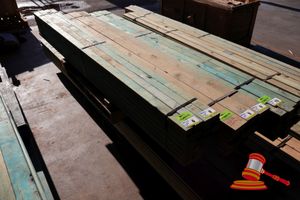 8 · PACK OF PINE 70 x 45 x 3 MT x 28 LENGTHS = 84 LM