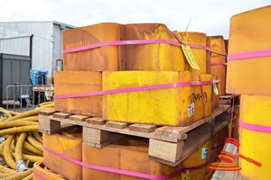 53 · 19 X LINER 400X400X250 SQR TOPDECK BEAM, L 120 X W 120 X H 70 (CM) YELLOW POLYURETHANE, STACKED ON PALLET (SOME MARKS), (B2572517)