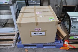 135 · BERJAYA ELECTRICAL DISPLAY WARMER MODEL# DW211 ( IN BOX )