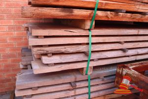 413 · BUNDLE OF JARRAH SLABS, APPROX 75/100/120/150 x 38 x 2700mm (INSPECTION RECOMMENDED)