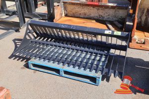 38 · 72'' SKID STEER ROCK BUCKET (SSQA/UNIVERSAL QUICK ATTACHED)