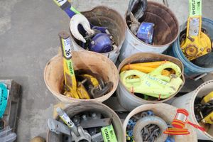 36 · 1 X BUCKET WITH BEAVER LEVER BLOCK, RATED CAPACITY 3.2T, LIFT 1.5M, 1 X BUCKET WITH ASSORTED LIFTING HOOKS (USED)