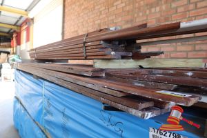 169 · BUNDLE OF RECYCLED JARRAH SKIRTING, APPROX 18 x 19mm, VARIOUS LENGTHS FROM 2400-4000mm