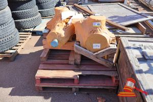 2x Flowserve Model# 3hpx11a, S/N-17ie0498 And 17ie0499, Approx Dimensions 850mm L X 550mm W X 760mm H, Produces 24.4 Kw Of Power ( Iris- 033073 )