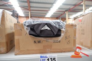 135 · APPROX 20x BLACK LONG SLEEVE CHEFS JACKETS, SIZE: XS