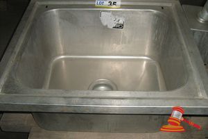 35 · WALL MOUNT WASH BASIN, APPROX 600 x 500 x 260 DEEP, WITH MIXING TAP