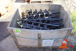 76 · APPROX 25 X EARTH AUGER RODS STEEL BLADE WITH METAL WITH SB-25 PILOT BITS 2.5 INCH DIAMETER (STORED IN CRATE, POSS UNUSED )