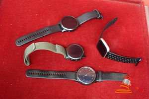9 · 1 X GARMIN FENIX 6S PRO, 1 X GARMIN VIVOACTIVE 4, 1 X GARMIN VIVOMOVE 3, 1 X FITBIT VERSA, ALL ITEMS UNTESTED (SOME MARKS / NO CHARGERS)