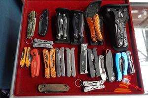 40 · 20 x ASSORTED MULTI PURPOSE TOOLS AND POCKET KNIVES