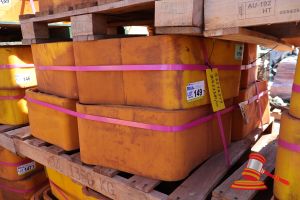 149 · 24 X LINER 400X400X250 SQR TOPDECK BEAM, L 120 X W 120 X H 70 (CM) YELLOW POLYURETHANE, STACKED ON PALLET (SOME MARKS), (B2572517)