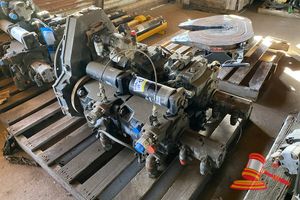 124 · MACHINE DRIVE UNIT TO SUIT SAE BELL HOUSING. INCLUDES 10 X HYDRAULIC PUMPS ON TRI BOX - TWIN DISC AM345/ 4 x DANFOSS H1P130/ CLOSED GEAR PUMPS AND 6 x OPEN GEAR PUMPS