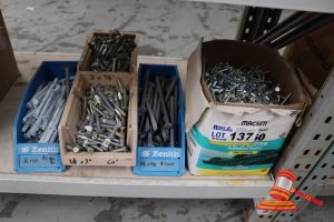 137 · BUNDLE WITH BOLTS & SCREWS
