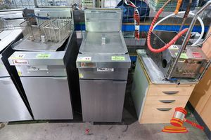 13 · TRUEHEAT SINGLE BAY DEEP FRYER, STAINLESS STEEL. NAT GAS.