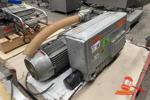 38 · BUSCH ROTARY VANE VACUUM PUMP. MODEL RA 0302 D 5Z1 CUZZ, SN: C0927000414, OIL ISO VG 100 /6.5L, 0.1HPA MBAR, 3-PHASE HARD WIRED (UNTESTED)