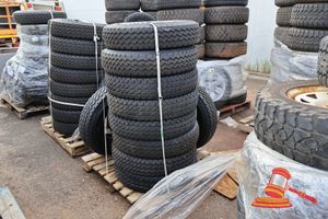 10 X Tyres Dunlop Sp Qualifiers 225/95 R16c, 5x Tyres Bridgestone Duelers 225/95 R16c (Unused)