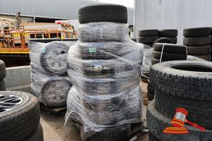 65 · APPROX 20 TYRES VARIOUS SIZES AND BRANDS, INCLUDES; HANKOOK 265/65R17, GOODRIDE 265/R17, TOYO A/T 265/65R17, VARIOUS OTHERS, SOME INCLUDING TOYOTA RIMS, USED, ON A PALLET