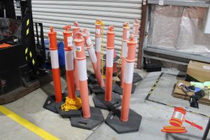 185 · 10 X ASSORTED PLASTIC BOLLARDS AND 3 X SAFETY CONES