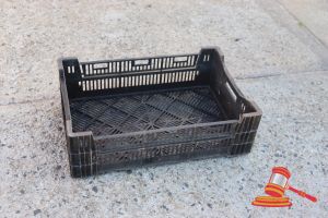 464 · PALLET OF BLACK PLASTIC STACKABLE UV STABILISED STORAGE CRATES, APPROX 600 x 400 x 180mm