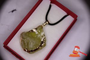 84 · LEMON QUARTZ PENDANT