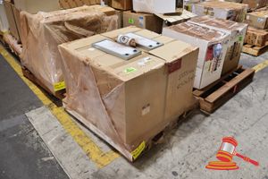 Assorted Filters And Industrial Parts, Approx 4 X Boxes, Includes: Fleetguard Fs1242 Fuel/Water Separator (Cummins 3355813), 4 X Baldwin Air Filters, 2 Cabin Filters, Approx; 46cm L X 20 Cm W (Poss Unused, Boxed, On A Pallet. (S44#4974672430/A), (Dr#1733)