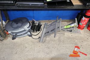 33 · 3 X FELLOWES MONITOR RISER STAND, GREY, WITH ROTATION PLATFORMS, 1 X TV WALL MOUNT BRACKET