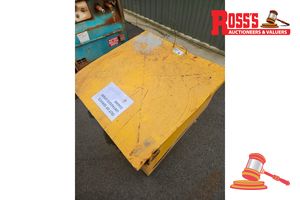 STEEL BOX - USED CHAINS AND CHAIN BLOCKS