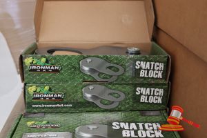 421 · BOX OF IRONMAN 4x4 SNATCH BLOCK, 8000kgs