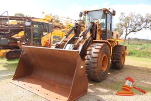 4 · WL3, CATERPILLAR IT38G LOADER SERIAL NUMBER: CATIT38GLCSX00756, 1/01/2005, MEP-20250422-8 , LAST RECORDED HOURS: 6500. LH TILT CYLINDER HYDRAULIC LEAK