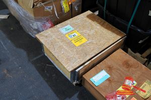 61 · RAILWAY PARTS, SHOULDER LEFT 10118633 AND SHOULDER RIGHT 10118634 IN A AB PALLET BOX, APPROX DIMENSIONS L80cm x W60cm x T40cm, WEIGHT 100kg