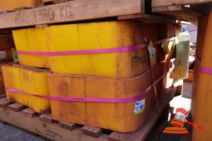 24 X Liner 400x400x250 Sqr Topdeck Beam, L 120 X W 120 X H 70 (Cm) Yellow Polyurethane, Stacked On Pallet (Some Marks), (B2572517)