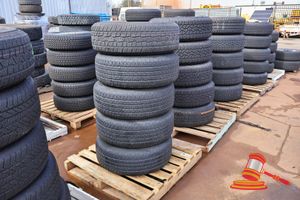 5 X Tyres Which Include; Bravo A/T Maxxis 771n, 265/70r18 116t And Goodyear Wrangler 275/65r18, With Silver Rims 6 Hole, Some Missing Central Hub Cap, Poss Others, On A Pallet