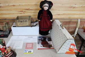 23 · 1 X FRANKLIN HEIRLOOM COLLECTOR DOLL, MORGAN, LIMITED EDITION COCA-COLA BRAND, INCLUDES: ORIGINAL BOX, DOCUMENTATION, WOODEN COCA-COLA CRATE ATLANTA GA (POSS UNUSED)