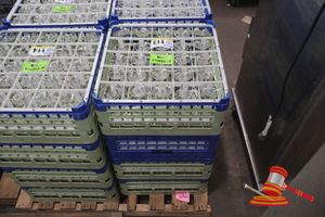 APPROX 100 X WHITE WINE GLASS, STEMMED, COMMERCIAL GRADE, IN 4 x DISHWASHER RACK