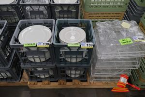 APPROX 50 X DINNER PLATE, WHITE, COMMERCIAL GRADE, IN 2 X MILK CRATES