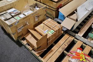 133 · CATERPILLAR PARTS, APPROX 3 X BOXES, INCLUDES: CAT LINK-PIN END P/N:358-6555, CAT LINK-BUSH P/N:353-7394 (POSS UNUSED, BOXED), (B3931194)