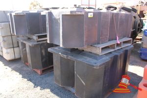 69 · MARINE DOCK SYSTEMS, 2X 900L AND 4X 550L, FLOATATION MODULES BLACK