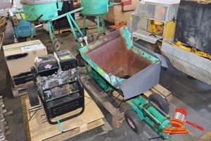 43 · 1 X MTP HELI FLO PROGRESSIVE CAVITY PUMP WITH HOPPER, MODEL: RT0W NA40 B4, SERIAL NO: HF970801, APPROX; 1.9M L, MOBILE WHEELED FRAME (SIGNIFICANT RUST / WORN PAINT), ON A PALLET