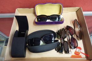 APPROX 5 X PAIRS OF SUNGLASSES AND PRESCRIPTION GLASSES SOME WITH CASES, INCLUDES: GUCCI, PRADA, (UNTESTED) (AUTHENTICITYUNVERIFIED)
