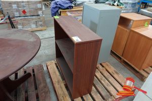 18 · 1 X WOODEN BOOKSHELF, 2 SHELF, L900 X W300 X H890, (SOME DAMAGE) 1 X GREY METAL FILING CABINET, 3 DRAWER, L410 X W510 X H1040 (SOME MARKS)