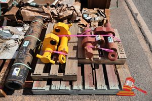 1 X Pallet Of Railway Equipment Parts, Includes: Universal Joints / Cardan Shafts, Marked Ud313.3305re (Pink Units), Ud313.3305 Rh (Yellow Units), Suit Railway Rolling Stock (Some Marks) (B7126540),
